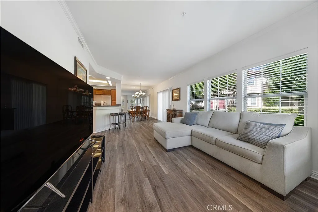 3 bed, 1141 sqft, $4,500 — Photo 4