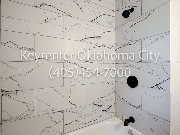 1520 Rowena Ln — Photo 20