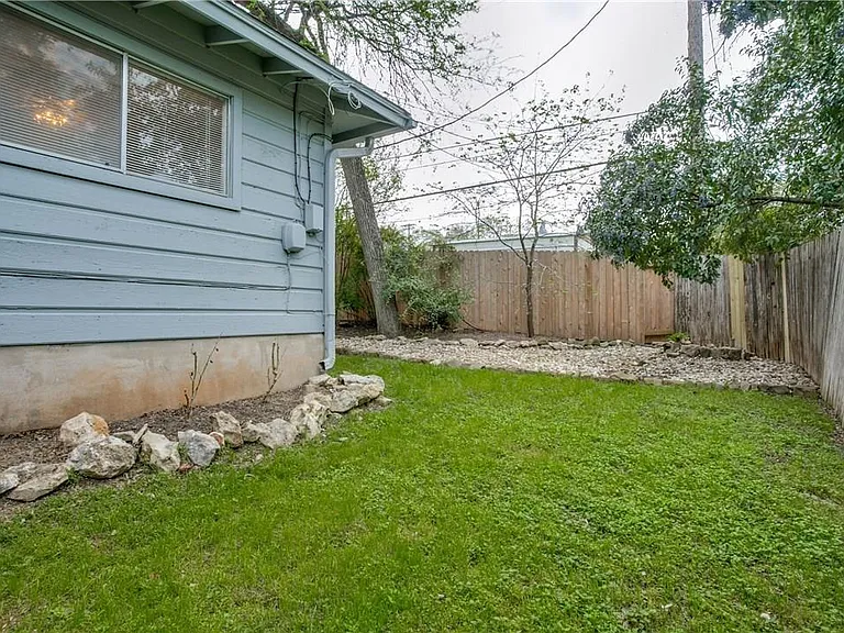 2313 La Casa Dr #B — Photo 24