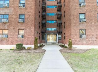 7525 210th St APT 6O, Oakland Gardens, NY 11364