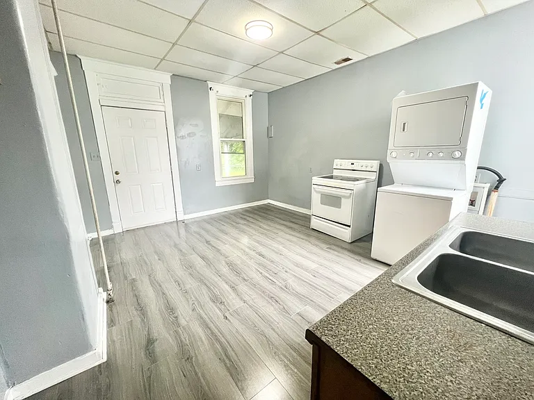 3420 W Jefferson St — Photo 5