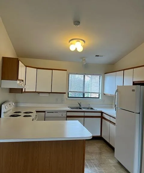 42672 Lilley Pointe Dr — Photo 2