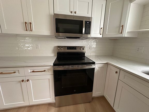 5th image of 93 Oakcrest Rd