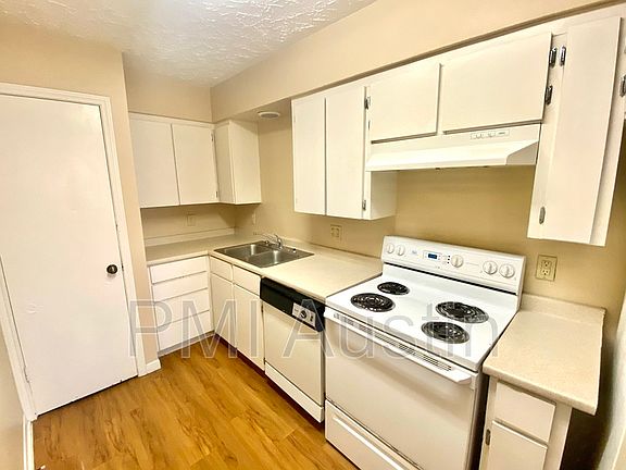5th image of 908 N Lbj Dr APT 5