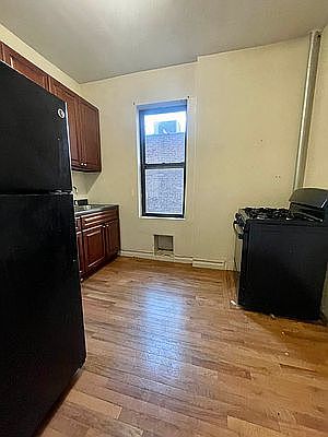 5th image of 1382 Saint Johns Pl APT 7