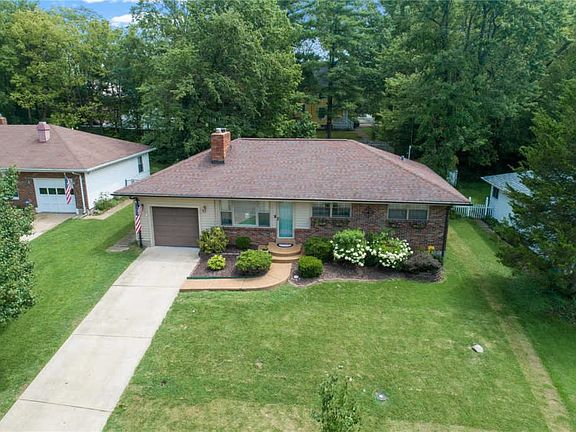 2nd image of 824 Lynda Ct