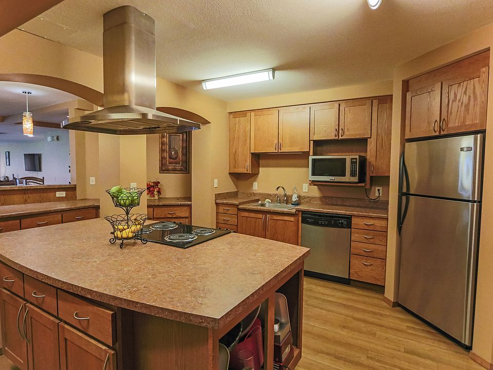 The Edge of Uptown Apartments ; Community Room