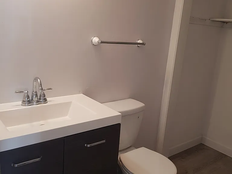 1309 W Chestnut St #5 — Photo 8