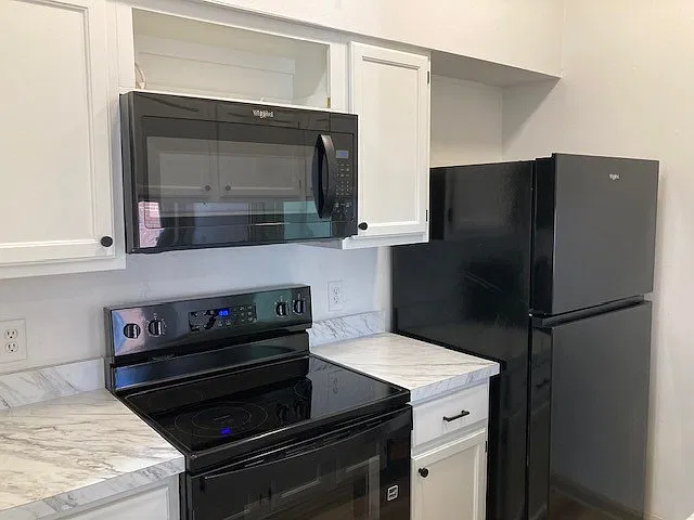 1 bed, 900 sqft, $1,000 — Photo 2