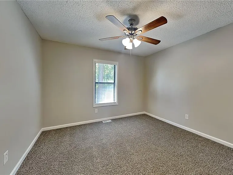 4523 Hickory Grove Dr NW — Photo 11