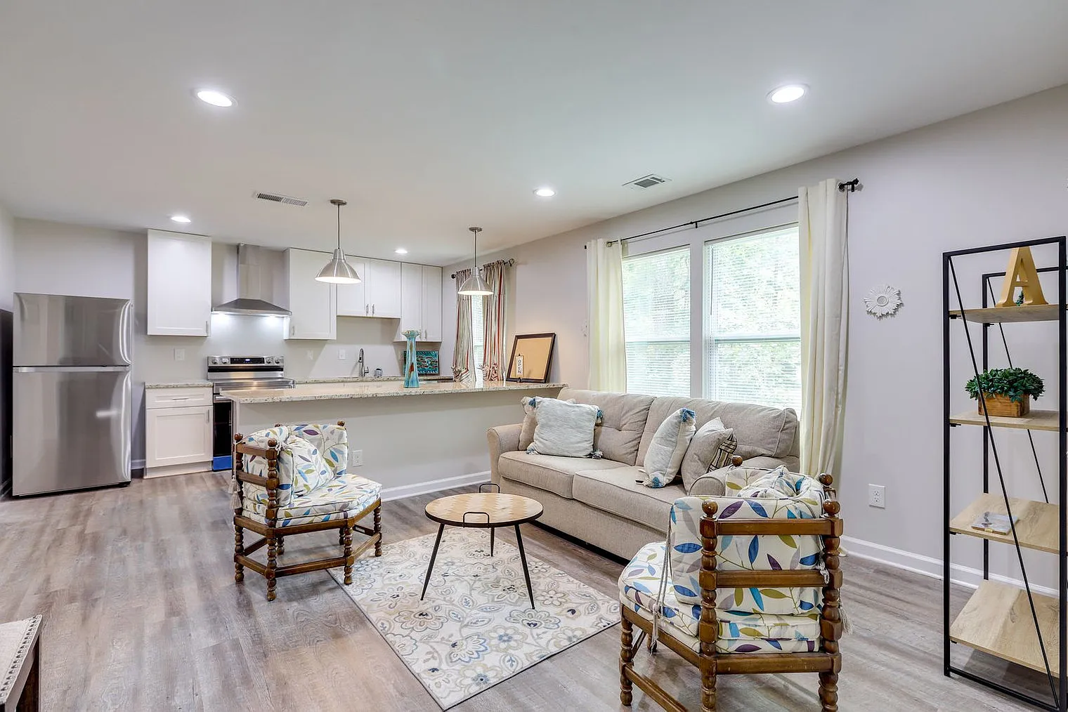 2 bed, 1.0 bath, 861 sqft, $2,715 — Photo 1