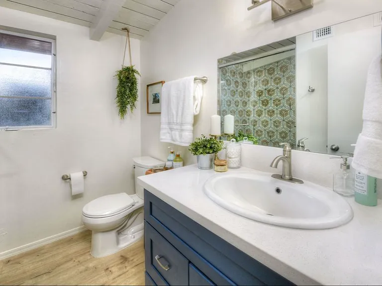 Las Villas Apartments — Photo 37