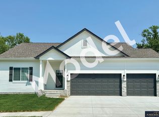 10702 Portage Dr, Papillion, NE 68046