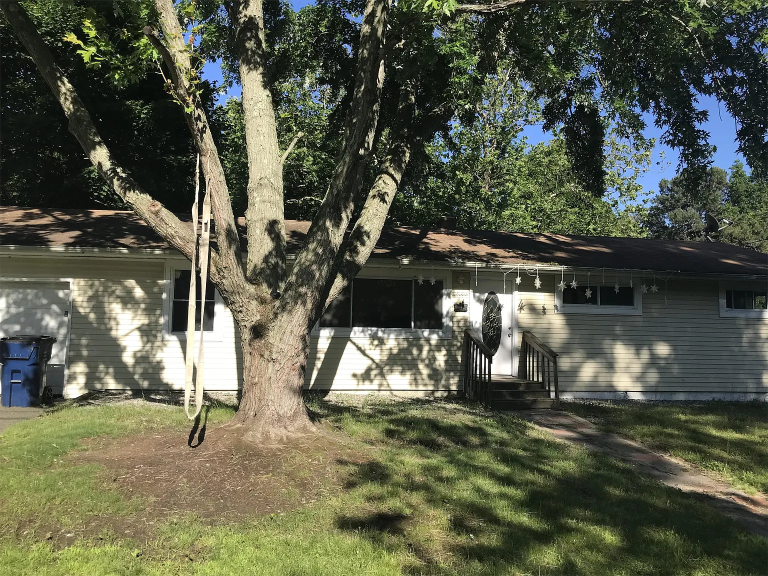 16 Parkway Blvd photo 1