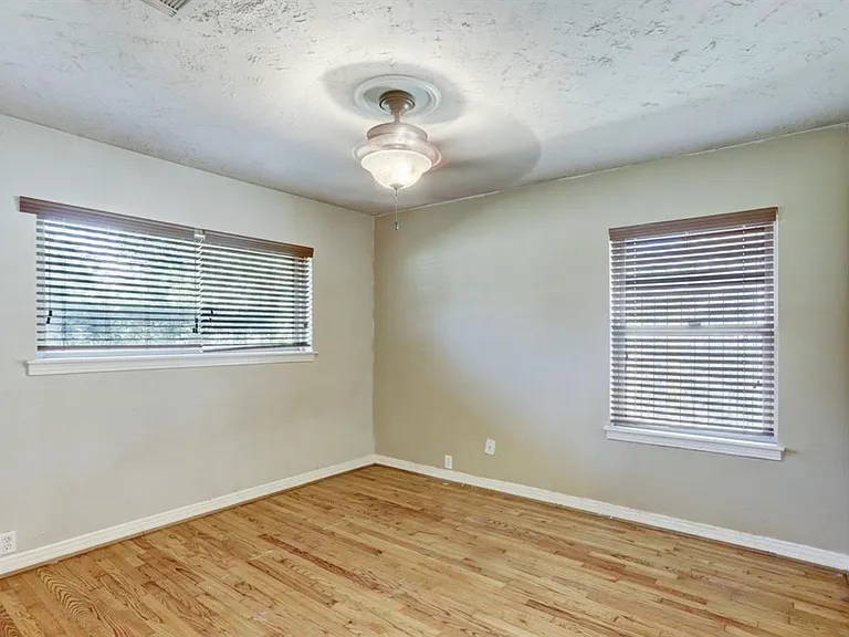 1915 Ansbury Dr — Photo 7