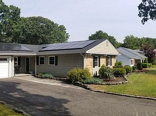 12 Hillsdale Ln, Coram, NY 11727