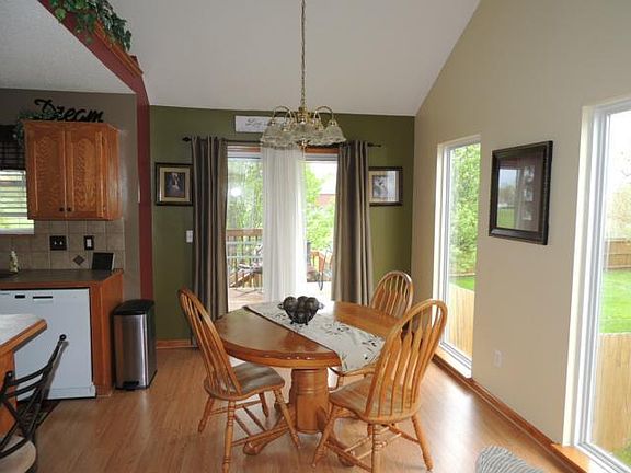 5th image of 828 Meadowood Dr