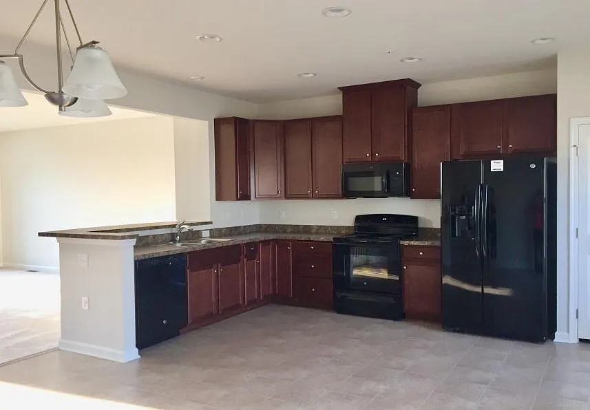 3 bed, 2.5 bath, 2200 sqft, $2,920 — Photo 2