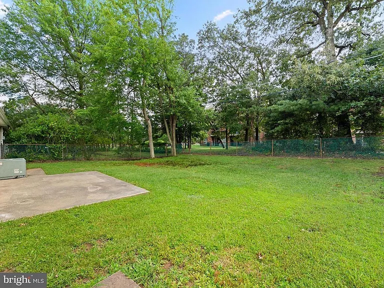 7225 Fairbrook Rd — Photo 2
