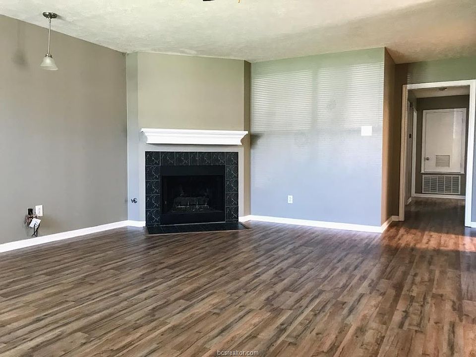 1st image of 824 Azalea Ct
