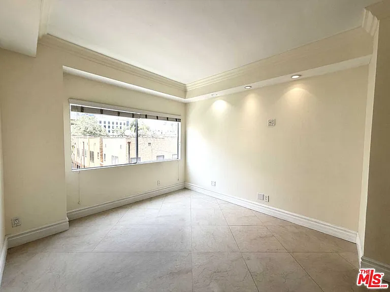 121 S Palm Dr #404A — Photo 42