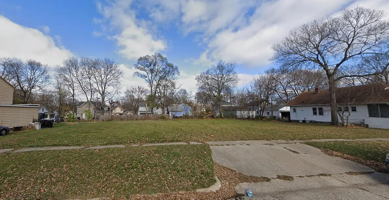 327 Kenwood Avenue photo 1