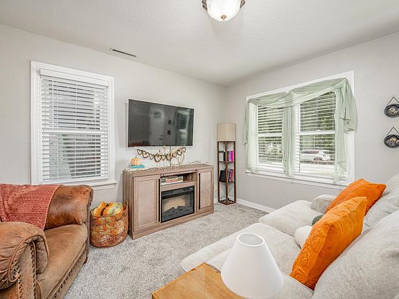 6th image of 739 N Mount Carmel Ave