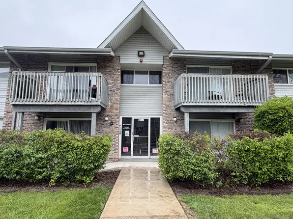16W505 Mockingbird Ln APT 207, Willowbrook, IL 60527
