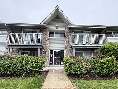 16W505 Mockingbird Ln #207 Photo 1