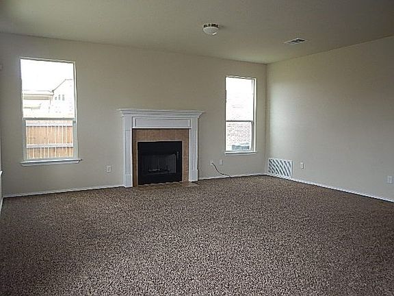 4th image of 4900 Bridgewood Dr
