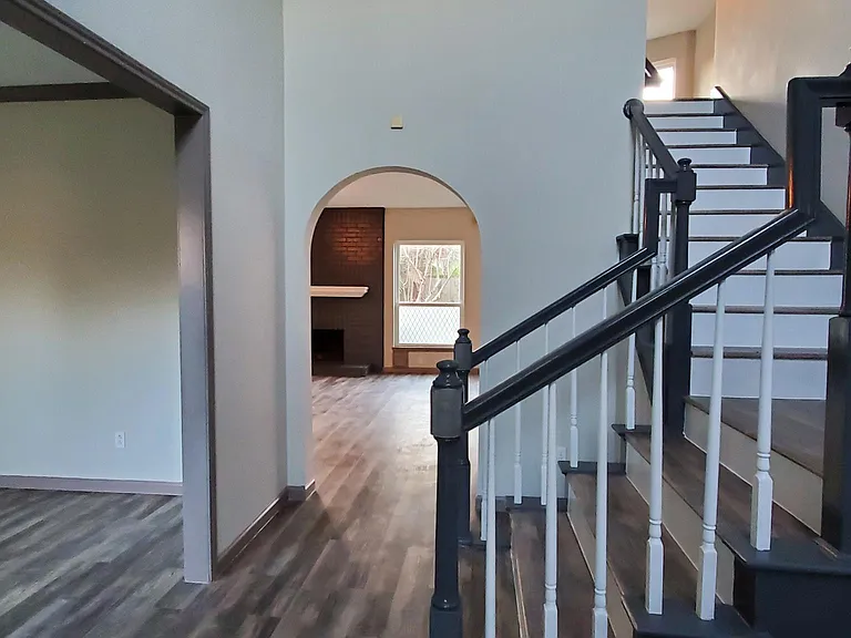 5747 Malcomboro Dr — Photo 2