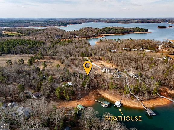 3rd image of 590 Rainbow Dr