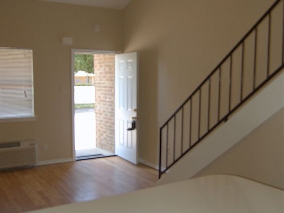 4th image of 520 Bond St APT 4