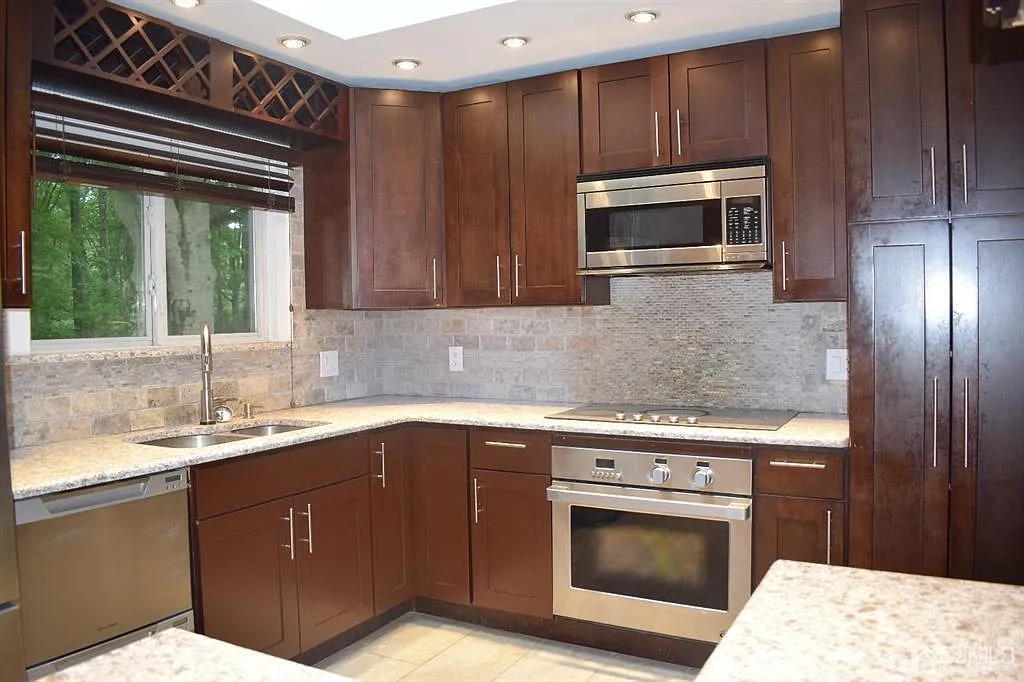 4 bed, 2.0 bath, 1627 sqft, $3,650 — Photo 1