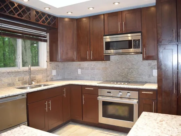 13 Pinter Ln, Monmouth Junction, NJ 08852