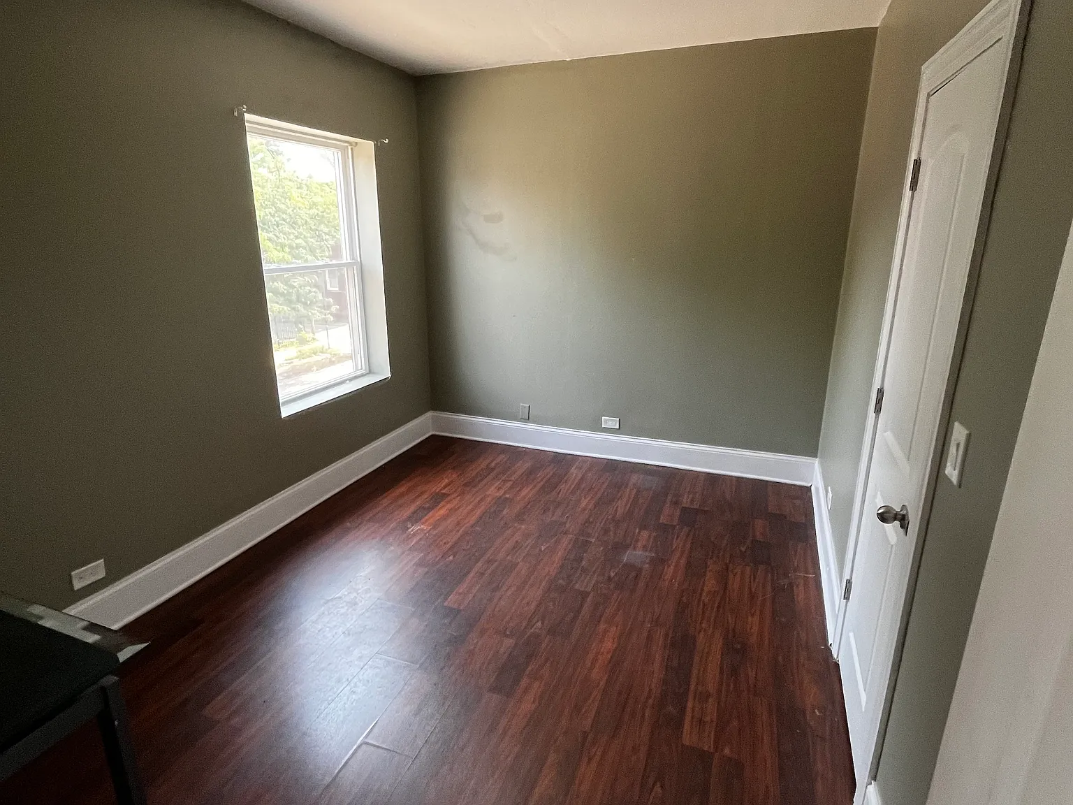 3 bed, 1100 sqft, $2,300 — Photo 4