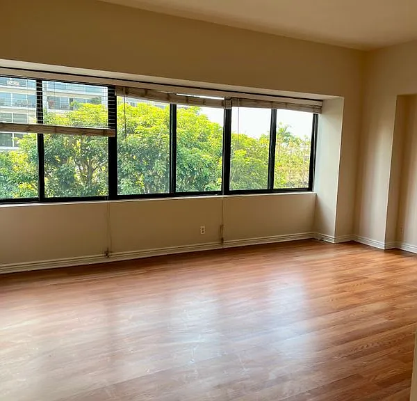 10445 Wilshire Blvd #305 — Photo 9