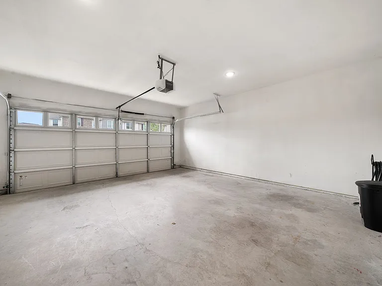 233 Berthe Ct — Photo 41