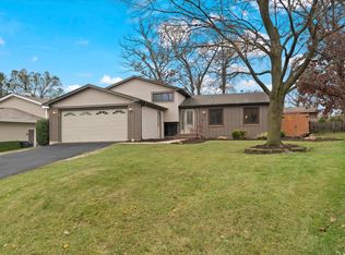 2417 Sunset Ln, Lindenhurst, IL 60046