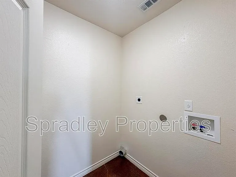 1513 Brady Way — Photo 5