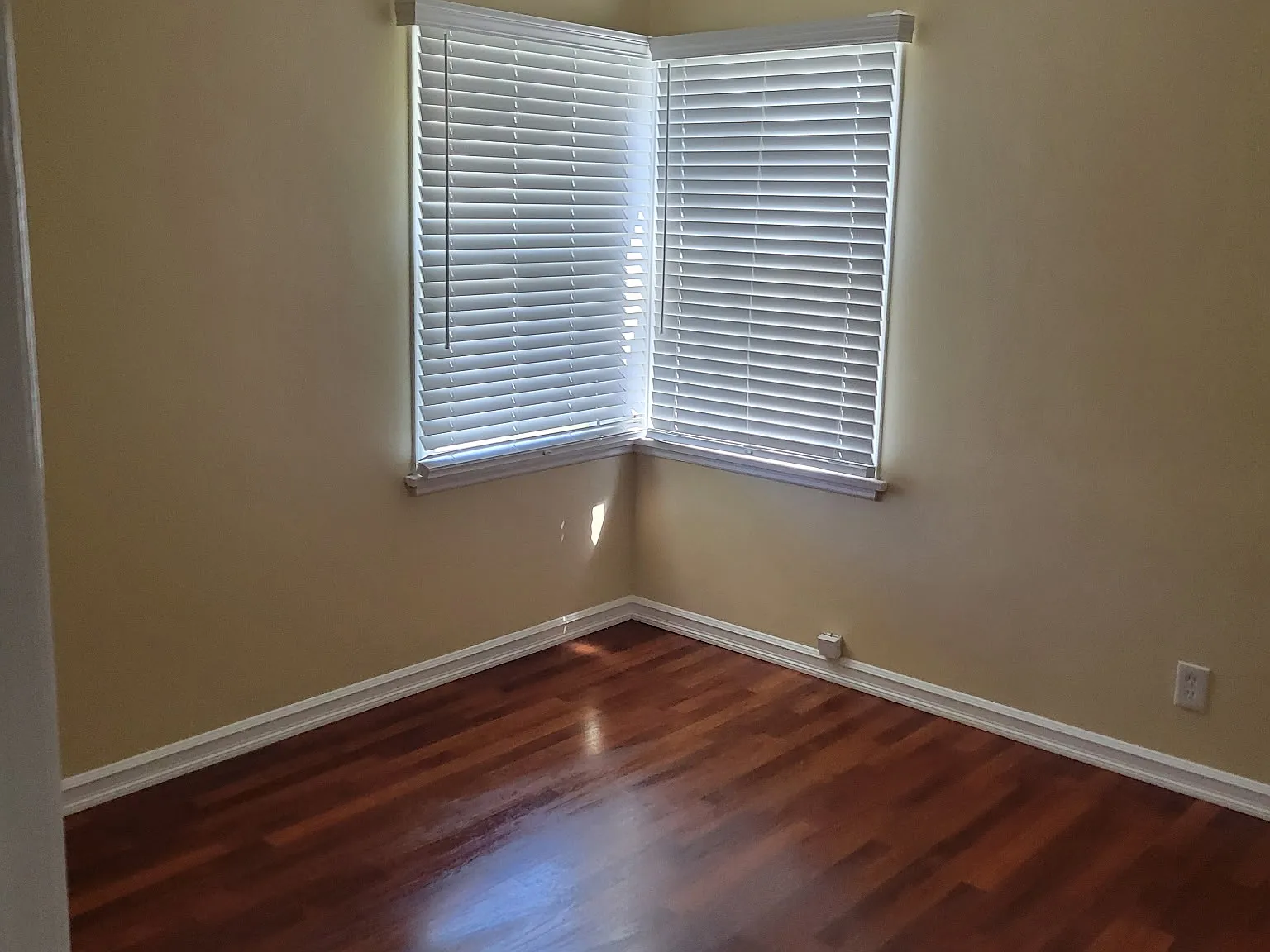 2 bed, 850 sqft, $2,995 — Photo 2