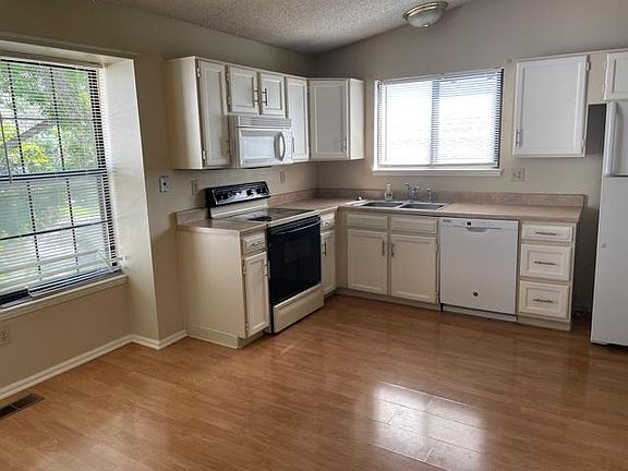 Kitchen/eating area