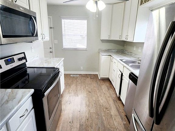 3rd image of 1001 Hayes Ave