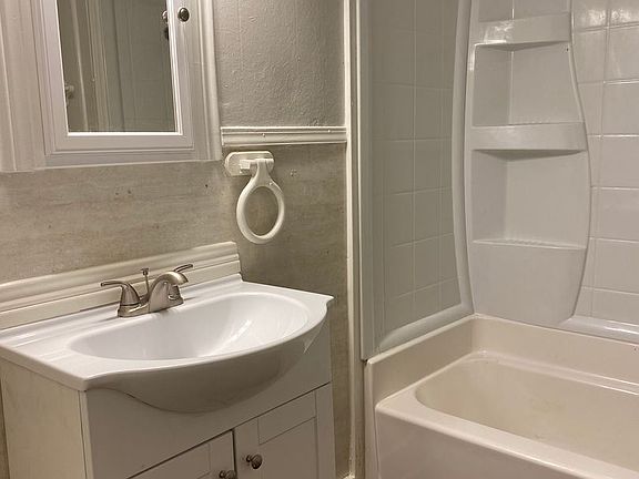3rd image of 123 W Avenue A