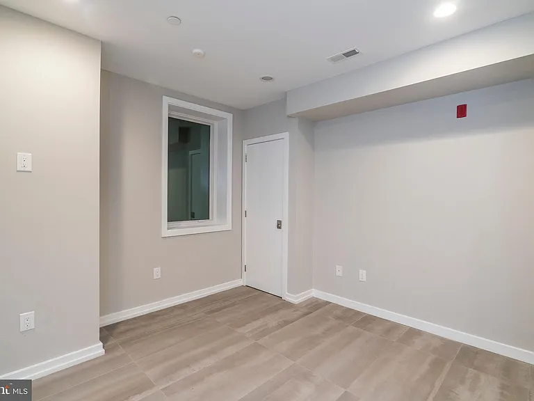 1434 Clymer St #1 — Photo 12
