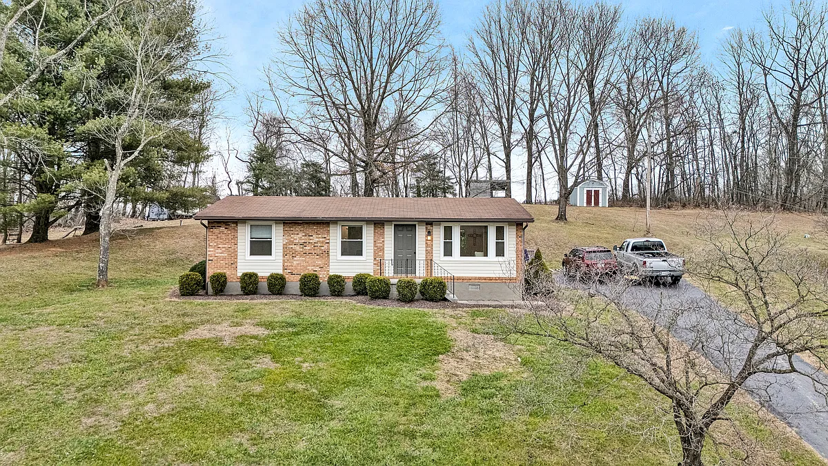 Building Photo - 4840 Catawba Rd