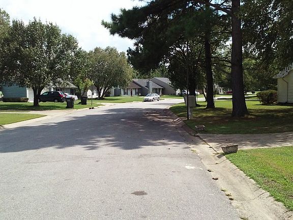 4th image of 2344 Villa Dr
