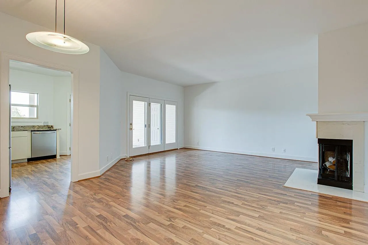 243 Boxmere Pl — Photo 2