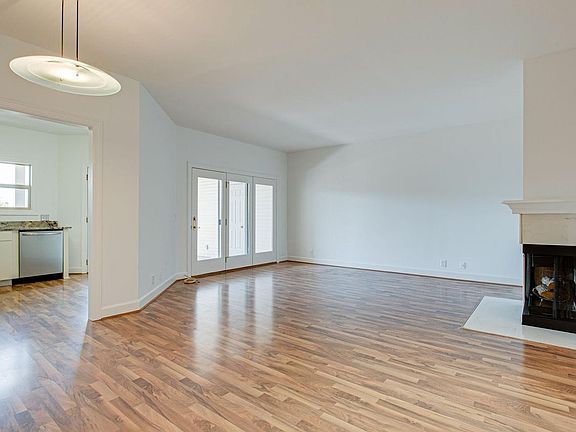 2nd image of 243 Boxmere Pl Unit 243