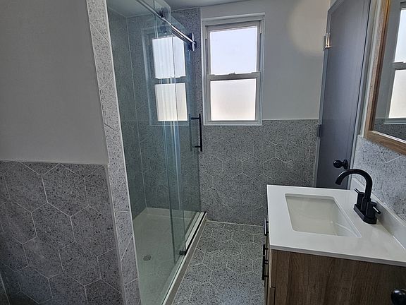 4th image of 4239 Richmond Ave #2